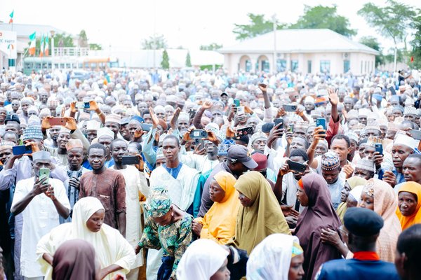 Les Gardiens Méconnus des Hôpitaux : Plongée au Cœur des Métiers Cruciaux en Arrière-Scène